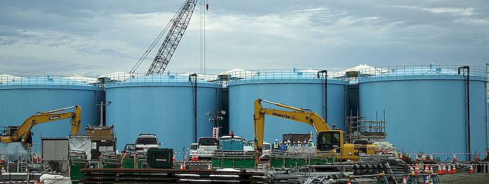 Tanks, die radioaktiv kontaminiertes Wasser im Kernkraftwerk Fukushima Daiichi lagern